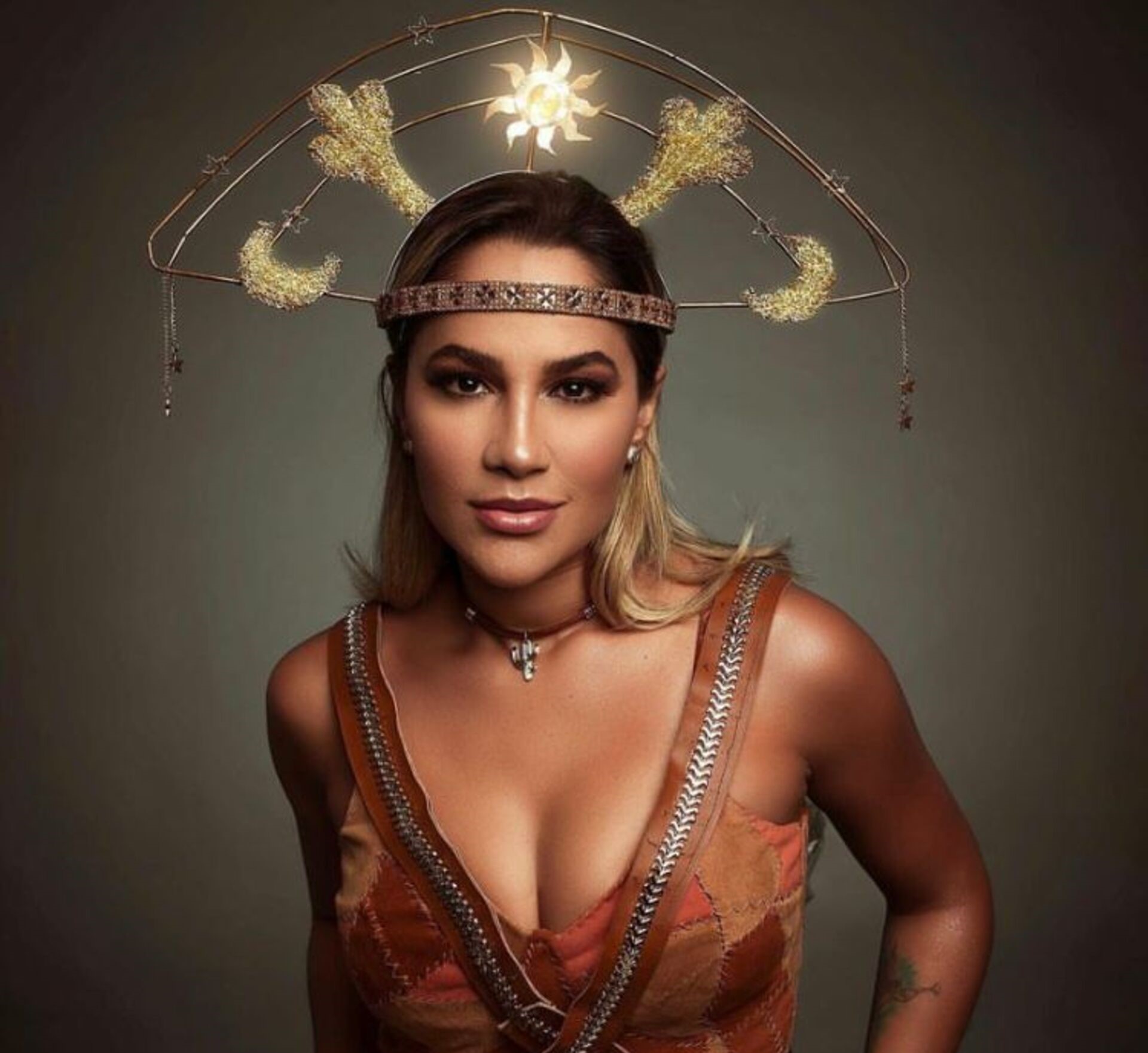 Michele Andrade mostra sua versatilidade na música ‘Tentativa frustrada’, parceria com Priscila Senna