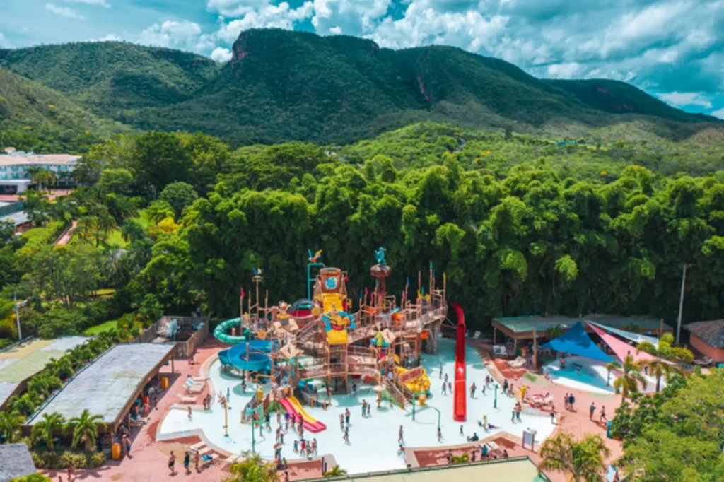 O Hot Park é o maior parque aquático com águas naturalmente quentes da América do Sul e eleito um dos melhores e mais visitados do mundo

